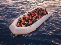 lastik botta aralarında çocukların da bulunduğu 31 düzensiz göçmeni yakalandı
